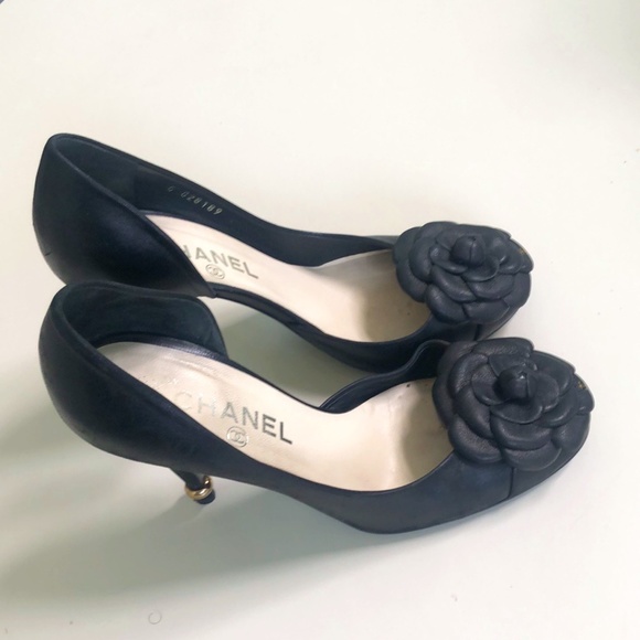 Chanel Camellia Heels - Picture 4 of 10